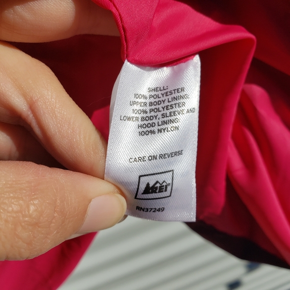 REI E1 Elements long bugandy rain coat - Picture 6 of 13